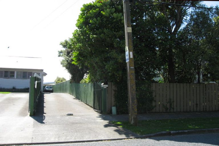 Photo of property in 2/215 Riverside Drive, Waterloo, Lower Hutt, 5011