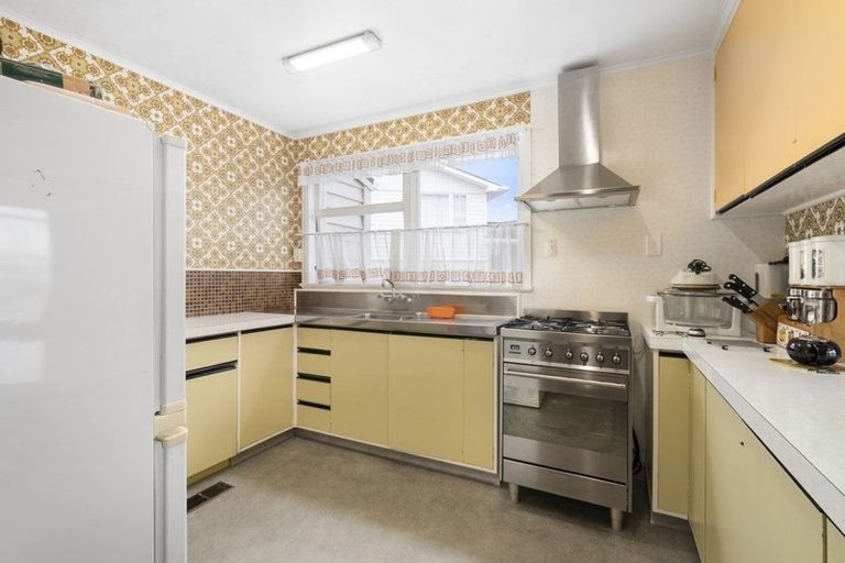 Photo of property in 24 Westview Grove, Miramar, Wellington, 6022