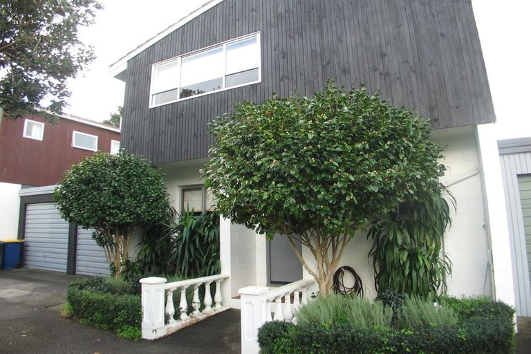 Photo of property in 2/10 Pierce Road, Milford, Auckland, 0620