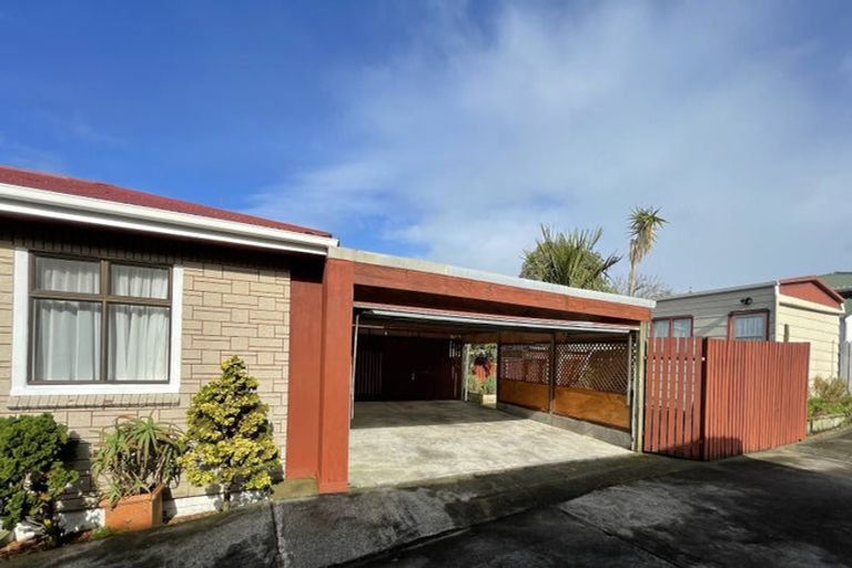 Photo of property in 7 Tiki Street, New Lynn, Auckland, 0600