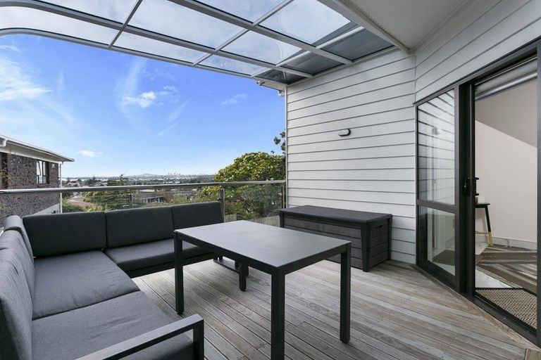 Photo of property in 4225d Great North Road, Glendene, Auckland, 0602