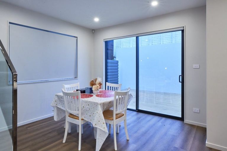 Photo of property in 36d Eastern Beach Road, Bucklands Beach, Auckland, 2012