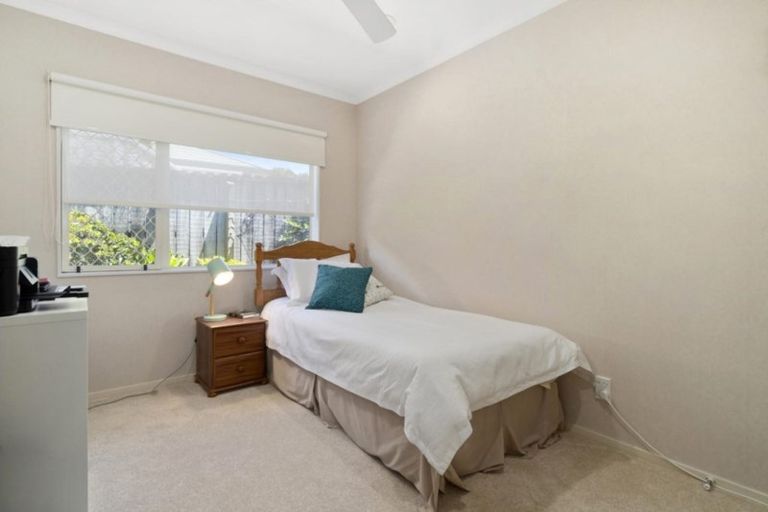 Photo of property in 2 San Fernando Way, Henderson, Auckland, 0612