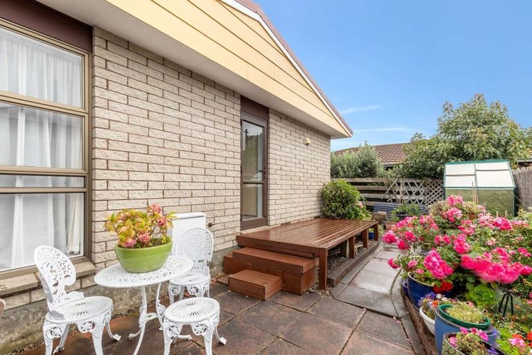 Photo of property in 5 Chertsey Court, Roslyn, Palmerston North, 4414