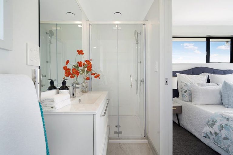 Photo of property in 8a Strid Road, Te Atatu South, Auckland, 0610