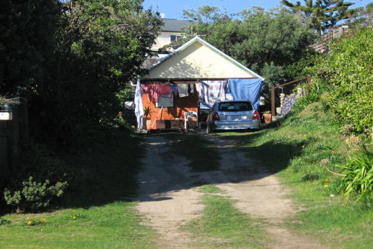 Photo of property in 28 Queens Road, Waikanae Beach, Waikanae, 5036