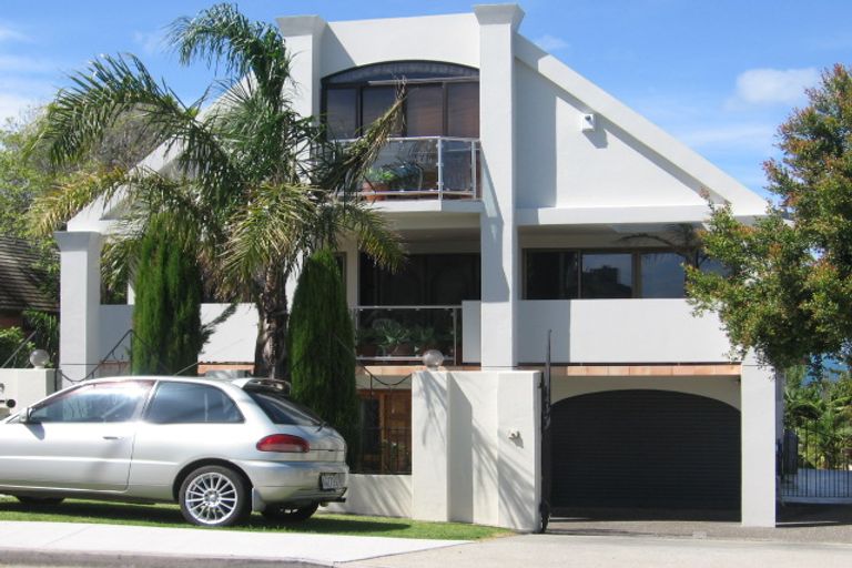 Photo of property in 9 Vaughan Crescent, Murrays Bay, Auckland, 0630