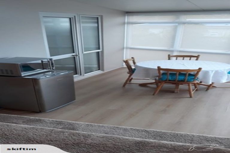 Photo of property in 32 The Circle, Manly, Whangaparaoa, 0930