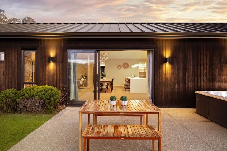 Photo of property in 17 Kerrera Lane, Jacks Point, Queenstown, 9371