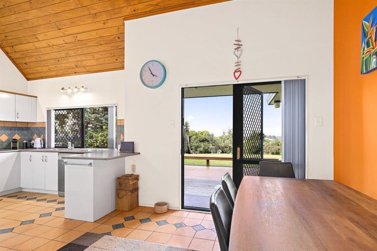Photo of property in 1556 South Head Road, South Head, Helensville, 0874