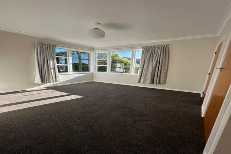 Photo of property in 5 Larsen Crescent, Tawa, Wellington, 5028