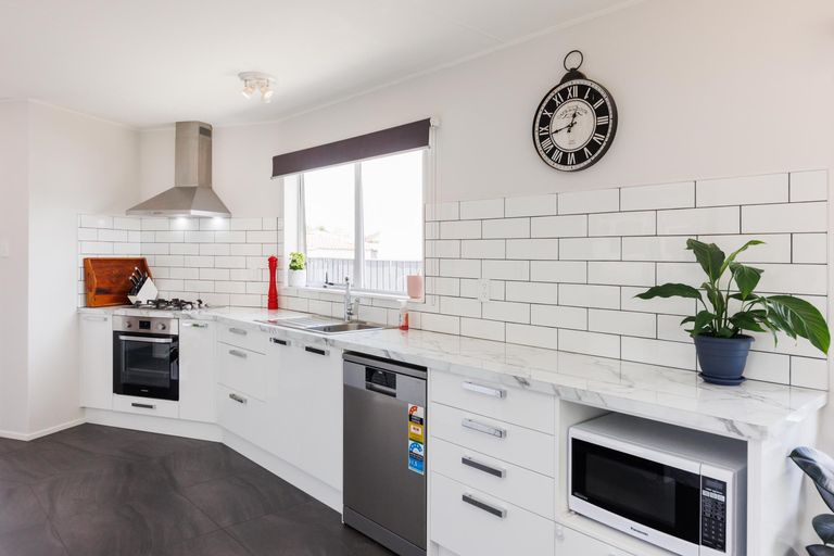 Photo of property in 3 Forbes Place, Kelvin Grove, Palmerston North, 4414