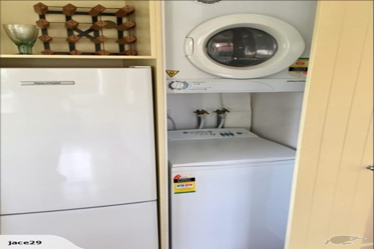 Photo of property in 10 Faulkner Road, Northcote Point, Auckland, 0627