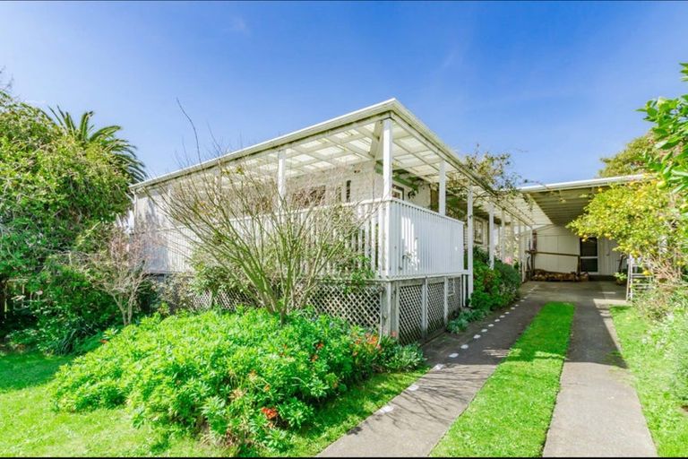 Photo of property in 35 Dale Road, Raumati South, Paraparaumu, 5032