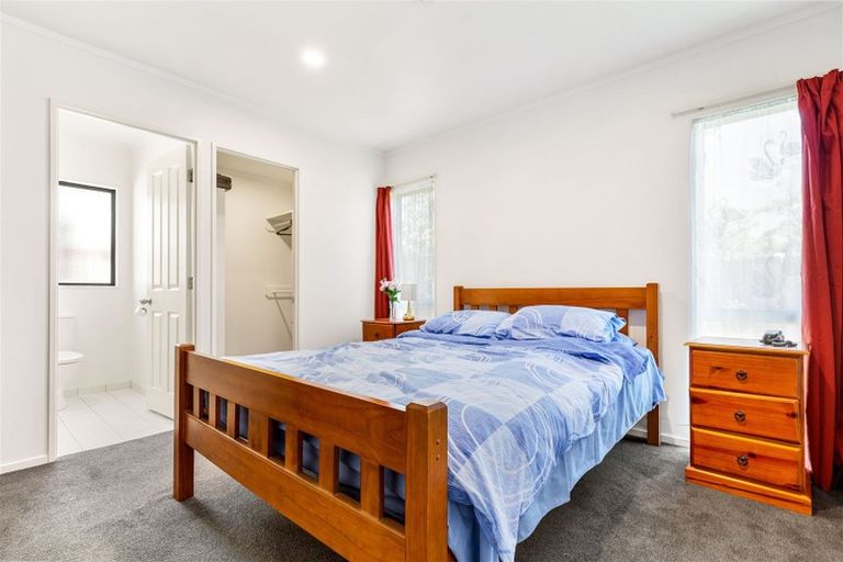 Photo of property in 22 Albizia Avenue, Henderson, Auckland, 0612