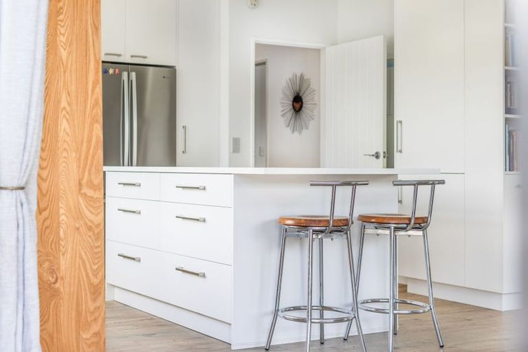 Photo of property in 2 Georgia Grove, Paraparaumu, 5032