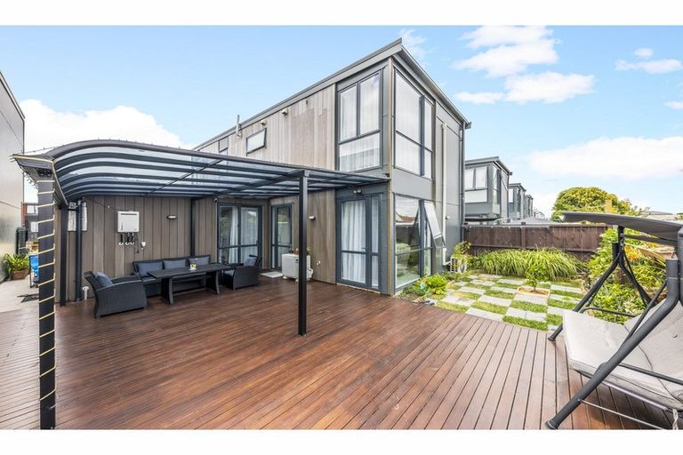 Photo of property in 14 Te Aparangi Road, Papakura, 2110