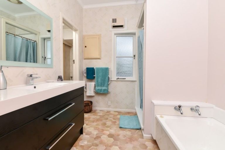 Photo of property in 6 Tarbett Road, Hillcrest, Hamilton, 3216