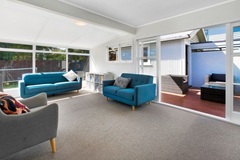 Photo of property in 17a St Michaels Avenue, Point Chevalier, Auckland, 1022