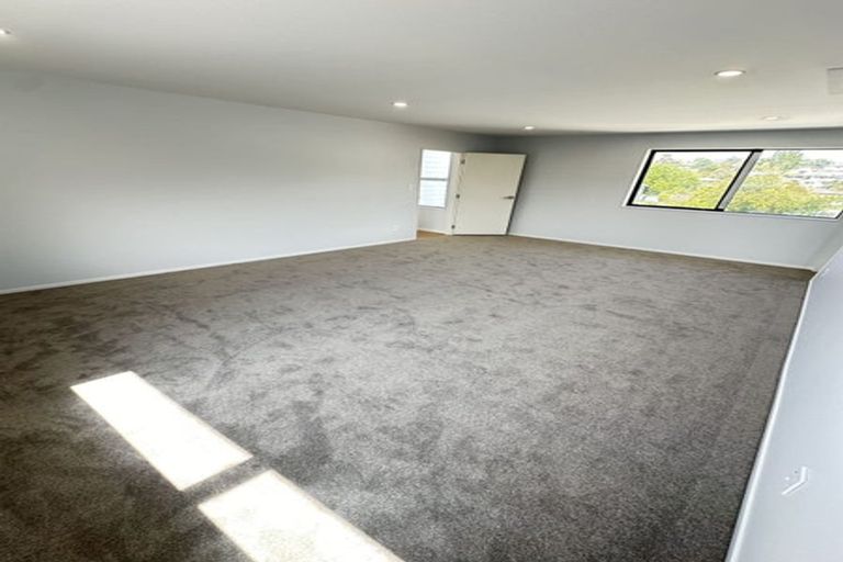 Photo of property in 27a Kelwyn Road, Kelston, Auckland, 0602