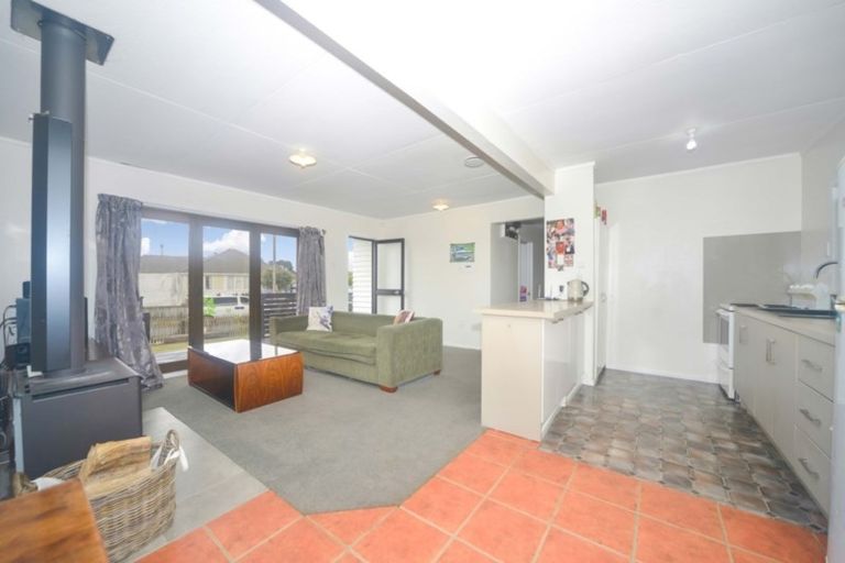 Photo of property in 14 Totara Street, Otaki, 5512