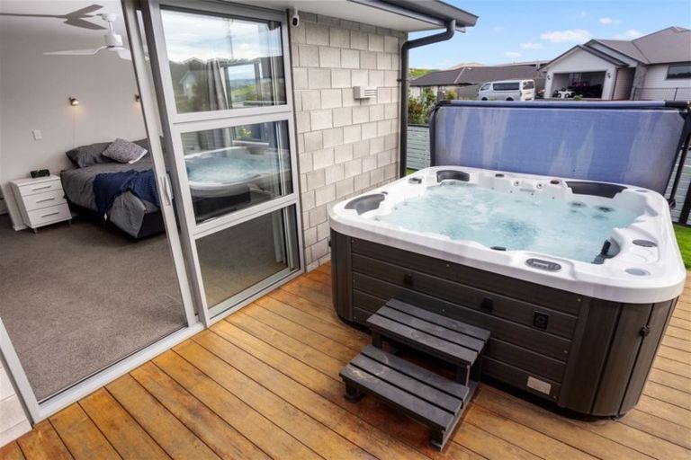 Photo of property in 21 Greystone Place, Omokoroa, 3114