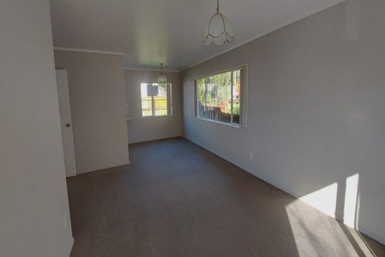 Photo of property in 187 Edmonton Road, Te Atatu South, Auckland, 0610