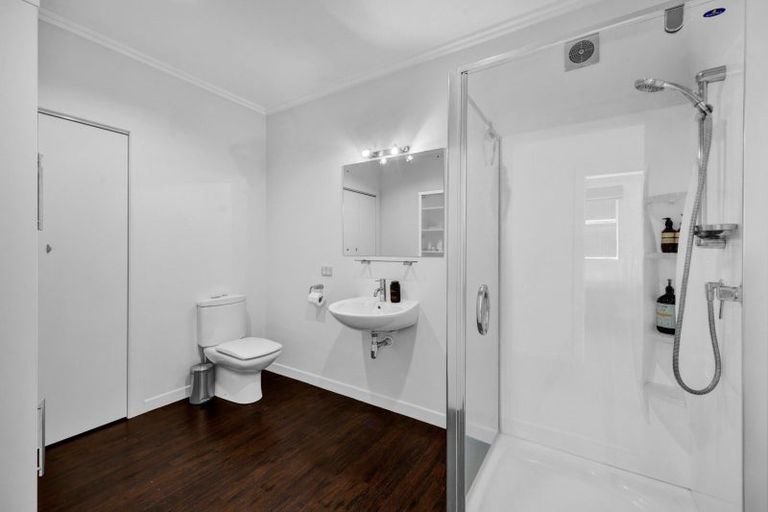 Photo of property in 290 Devon Street West, New Plymouth, 4310