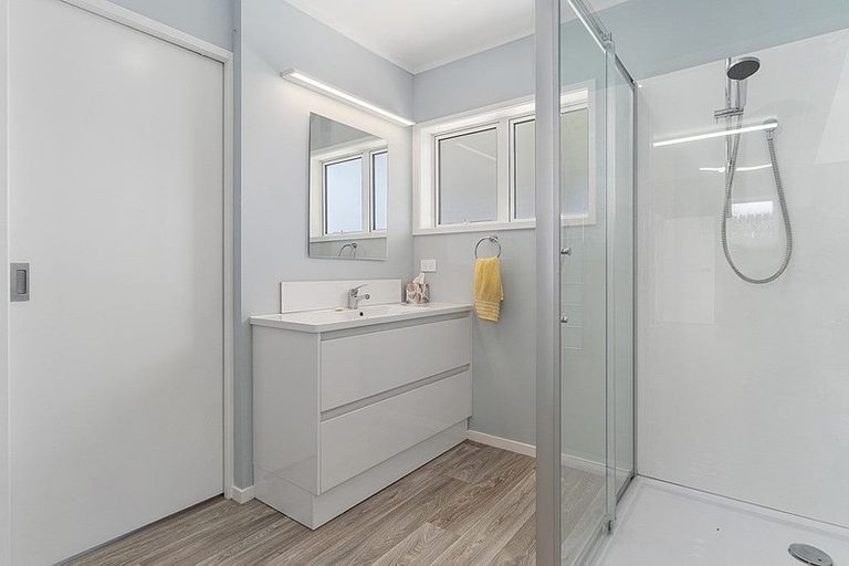 Photo of property in 24 Sarona Park Drive, Omanawa, 3171