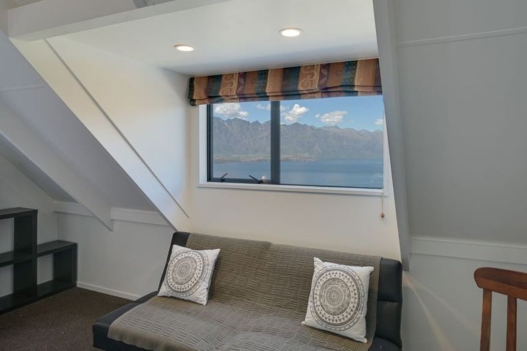 Photo of property in 30 Greenstone Place, Fernhill, Queenstown, 9300