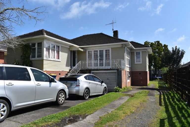 Photo of property in 84 Roberts Road, Te Atatu South, Auckland, 0610