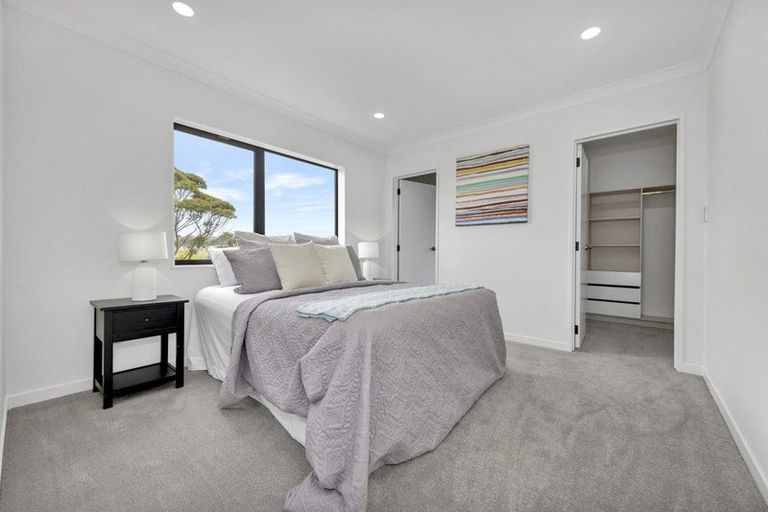 Photo of property in 2a Ballyalton Crescent, Flat Bush, Auckland, 2019