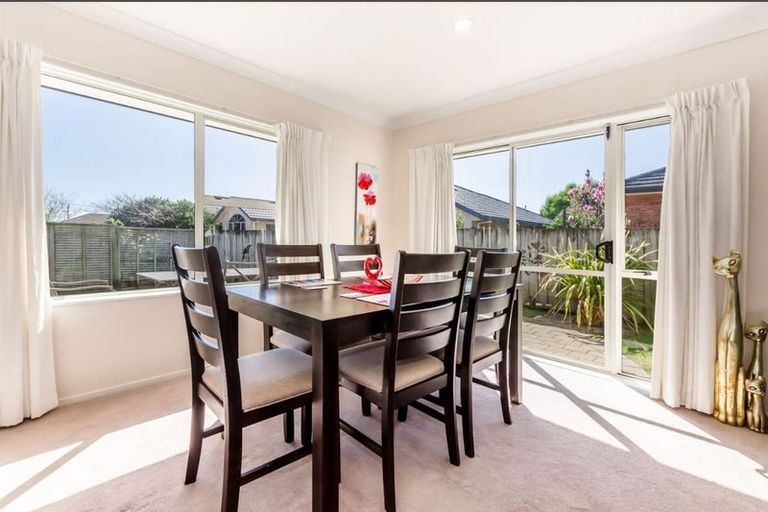 Photo of property in 19 Balmerino Grove, Waikanae, 5036