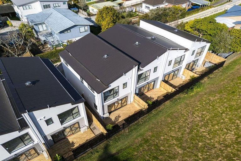 Photo of property in 5/30a Tirimoana Road, Te Atatu South, Auckland, 0602