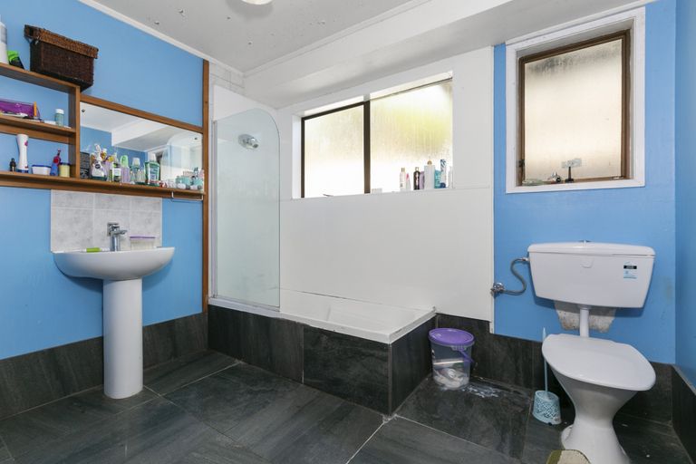 Photo of property in 15 Hydra Place, Glen Eden, Auckland, 0602