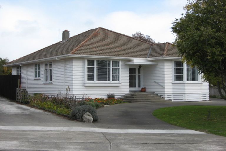 Photo of property in 28 Tauroa Road, Havelock North, 4130