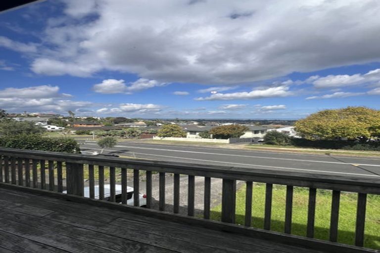 Photo of property in 28 Goodwood Drive, Goodwood Heights, Auckland, 2105