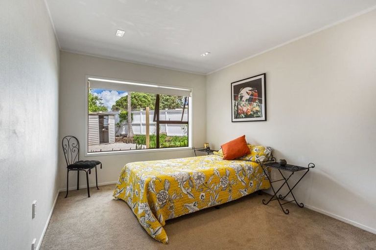 Photo of property in 2 Edgewater Grove, Orewa, 0931