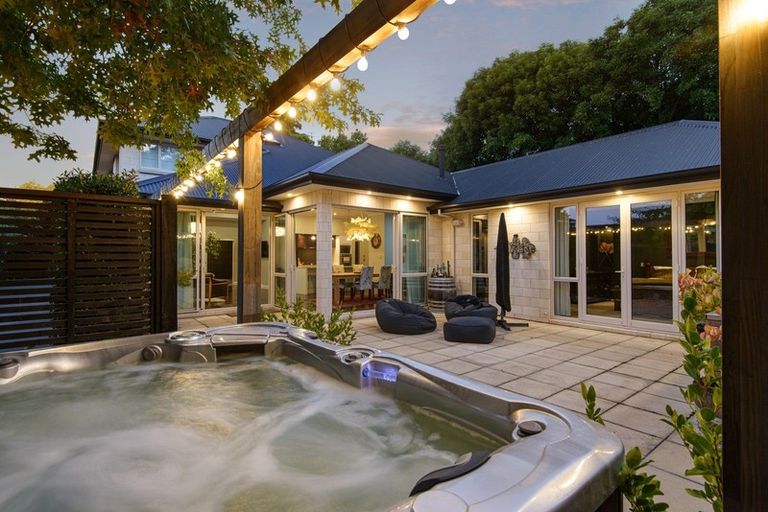 Photo of property in 6 Parkham Drive, Burnside, Christchurch, 8053