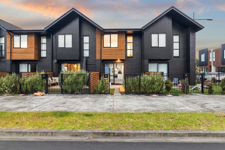 Photo of property in 54 Papatupu Way, Kumeu, 0810