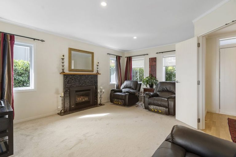 Photo of property in 21 Brooke Ridge Rise, East Tamaki Heights, Auckland, 2016