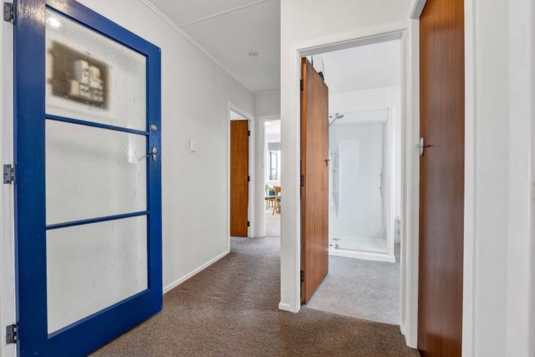 Photo of property in 15b Mayfair Place, Westown, New Plymouth, 4310