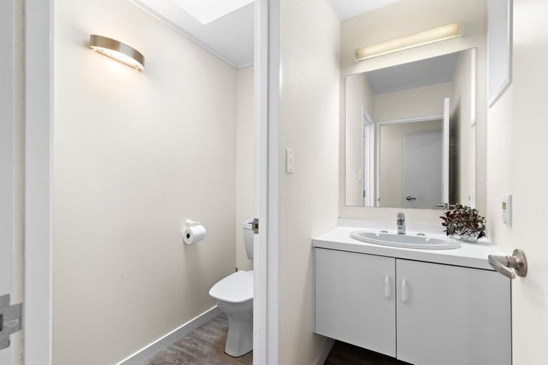 Photo of property in 8 Mackinnon Terrace, Sunshine Bay, Queenstown, 9300