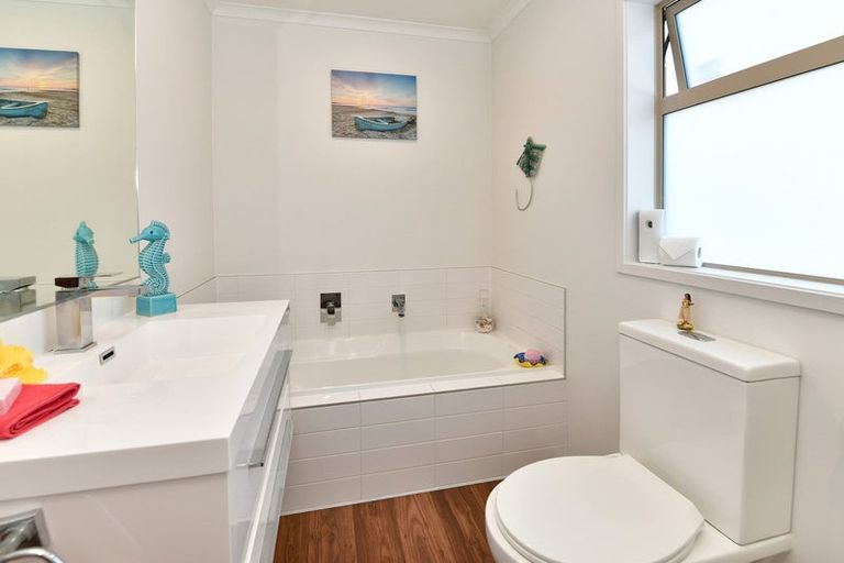 Photo of property in 43a Doment Crescent, Orewa, 0931