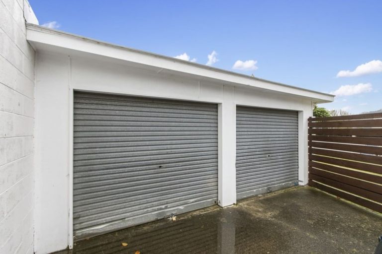 Photo of property in 270a Wellington Road, Wainuiomata, Lower Hutt, 5014