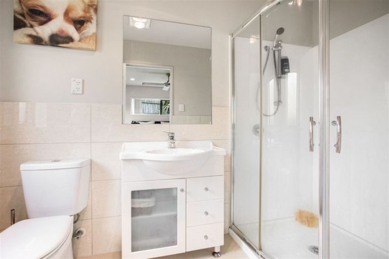 Photo of property in 21 Cityview Place, Massey, Auckland, 0614