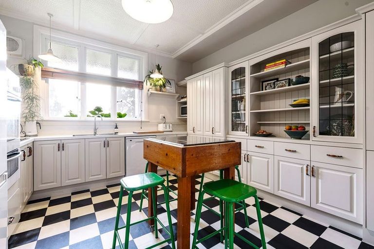 Photo of property in 47 Wallace Place, Westown, New Plymouth, 4310