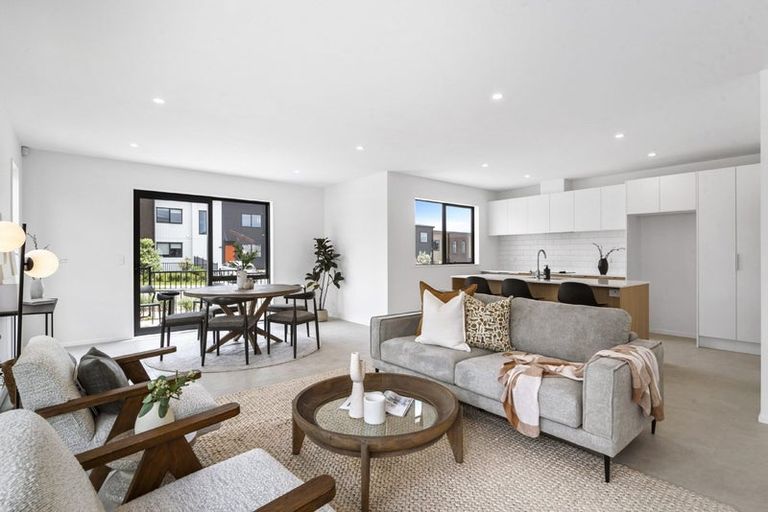 Photo of property in 3 Rautahi Street, Flat Bush, Auckland, 2019