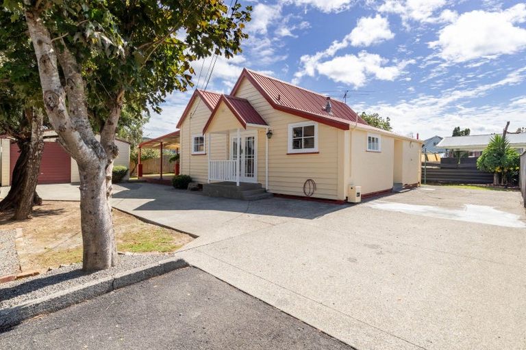 Photo of property in 5 Mangaroa Hill Road, Clouston Park, Upper Hutt, 5018