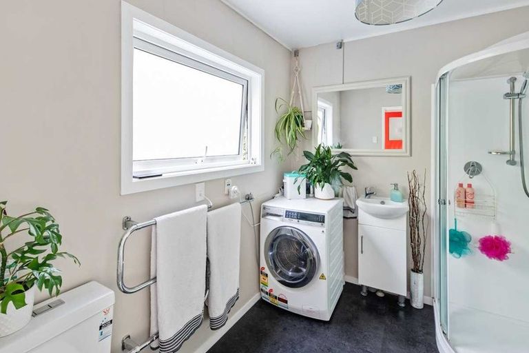 Photo of property in 1/72 Homebush Road, Khandallah, Wellington, 6035